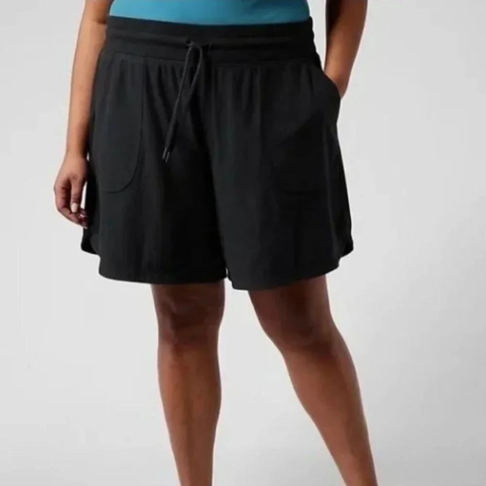 Athleta Farallon Midi Short Women's Plus Size Black